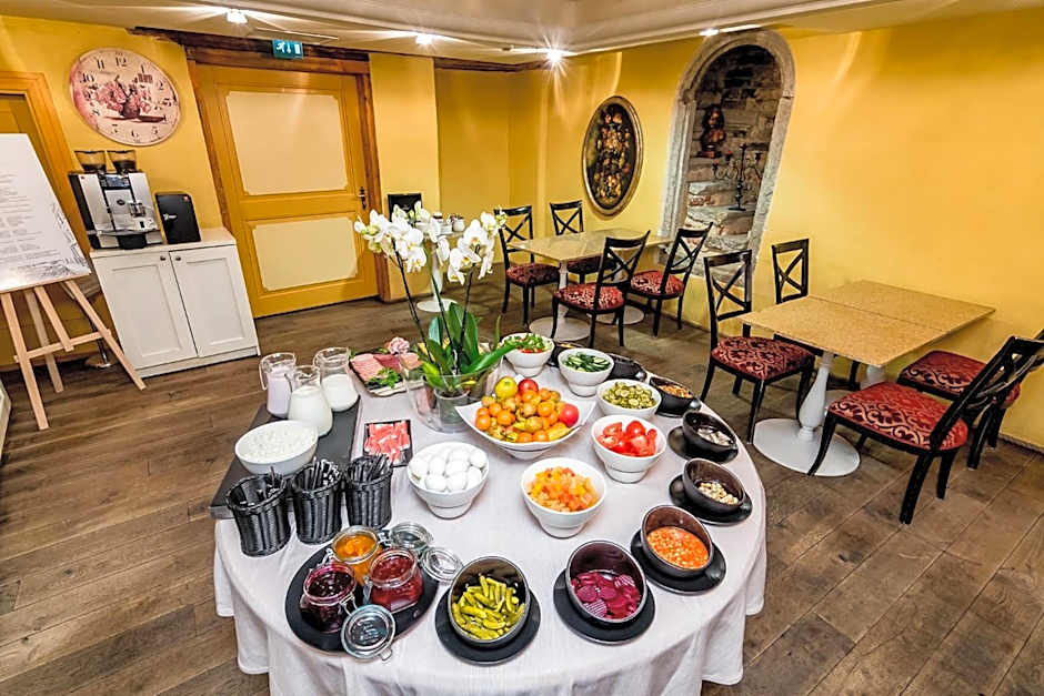 Meriton Old Town Garden Hotel