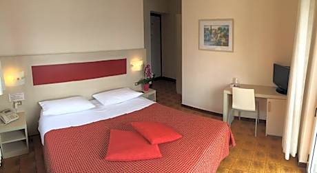 Double or Twin Room with Lake View