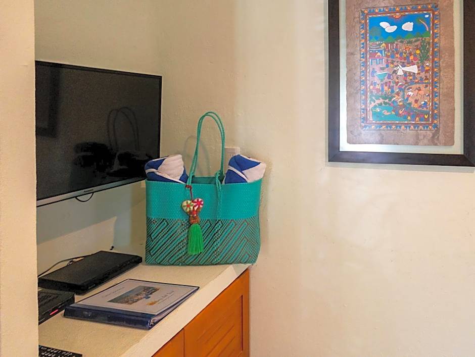 Casa Sonoma - Charming Condos Minutes from Beach & Reef