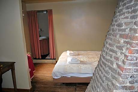 Double Room with Shared Toilet