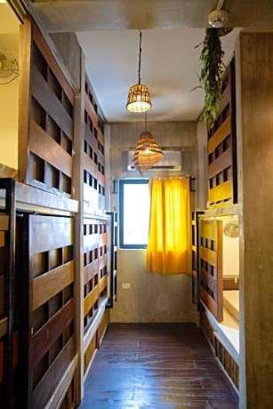 Bed in 8-Bed Mixed Dormitory Room