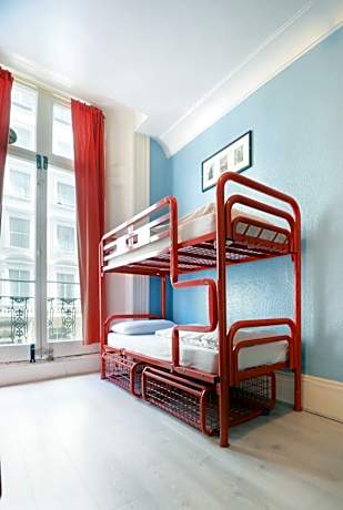 Bed in 4-Bed Female Dormitory Room Shared Bathroom (18–40 years)