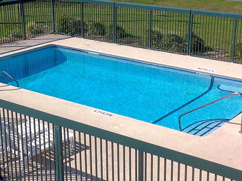 Super 8 by Wyndham Brunswick South/I-95