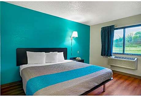 1 KING BED | NON-SMOKING, MICFRIDGE