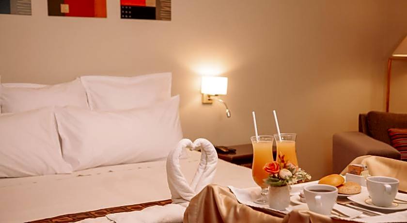 Thunderbird Carrera Hotel & Casino