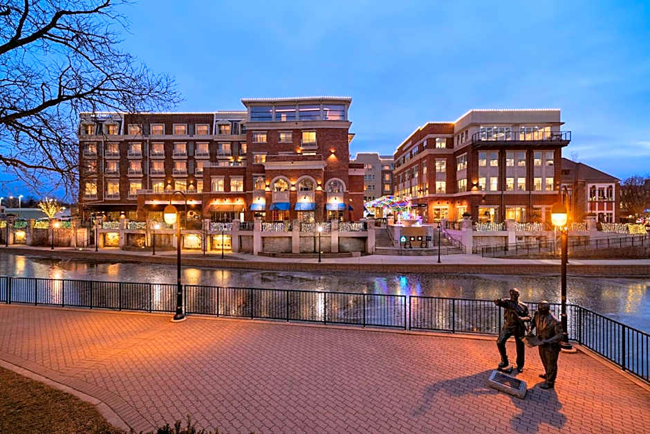 Hotel Indigo Naperville Riverwalk By IHG