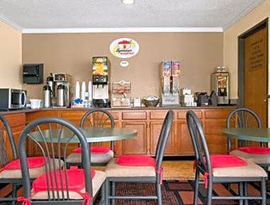Super 8 by Wyndham Boonville