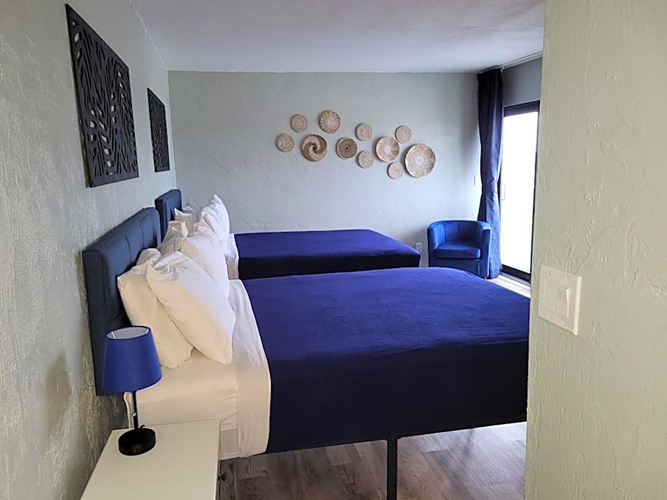 Beachside Hotel - POOL IS OPEN!