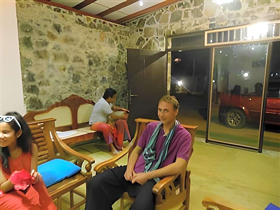 Thiranagama Beach Hotel – Hikkaduwa, CO
