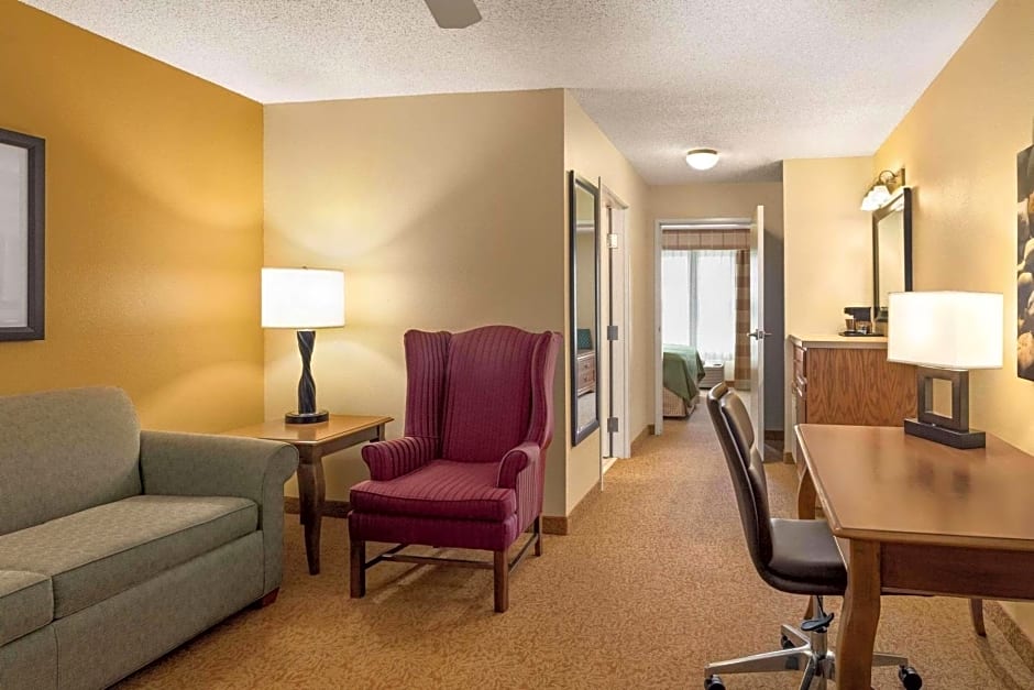 Country Inn & Suites by Radisson, Salina, KS