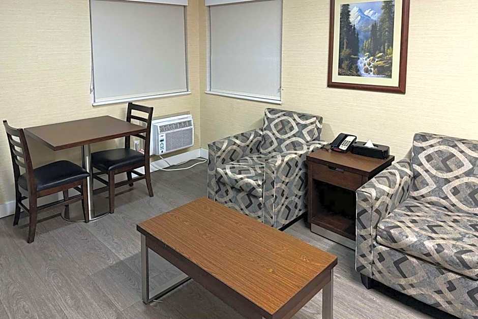 Rodeway Inn & Suites