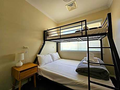 The Dog House 3 Bedroom (6 Berth)