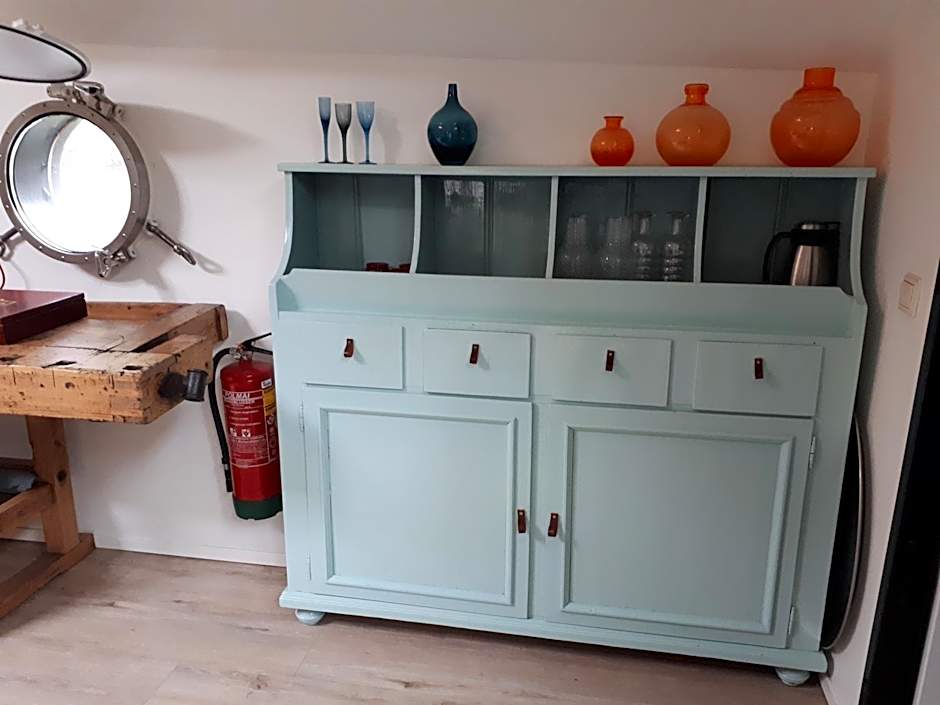 Boat Rooms on Water b&b