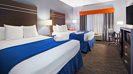 Queen Suite with Two Queen Beds and Sofa Bed - Non-Smoking