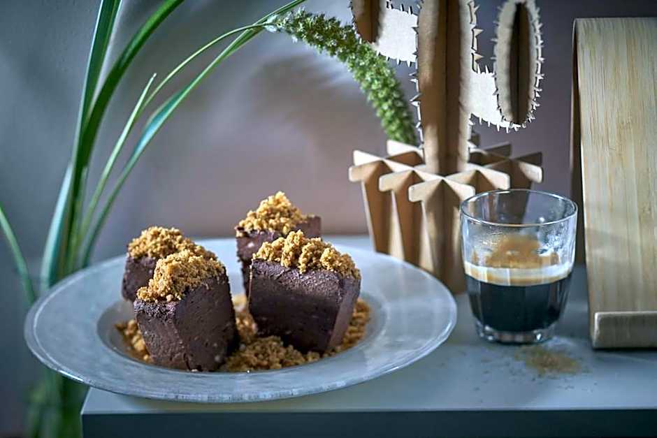 Alma Hotel and Lounge - Luxury Hotel Tel Aviv