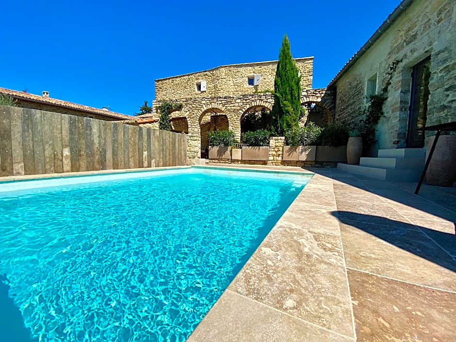 La Maison des Vendangeurs - TABLE D'HÔTES le soir du jeudi au dimanche- Jacuzzi - Balnéo SPA - ACCES PISCINE pour toutes les chambres sauf STUDIO COQUET- Piscine de mai à mi-octobre