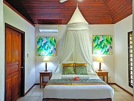 Poppy's on the Lagoon