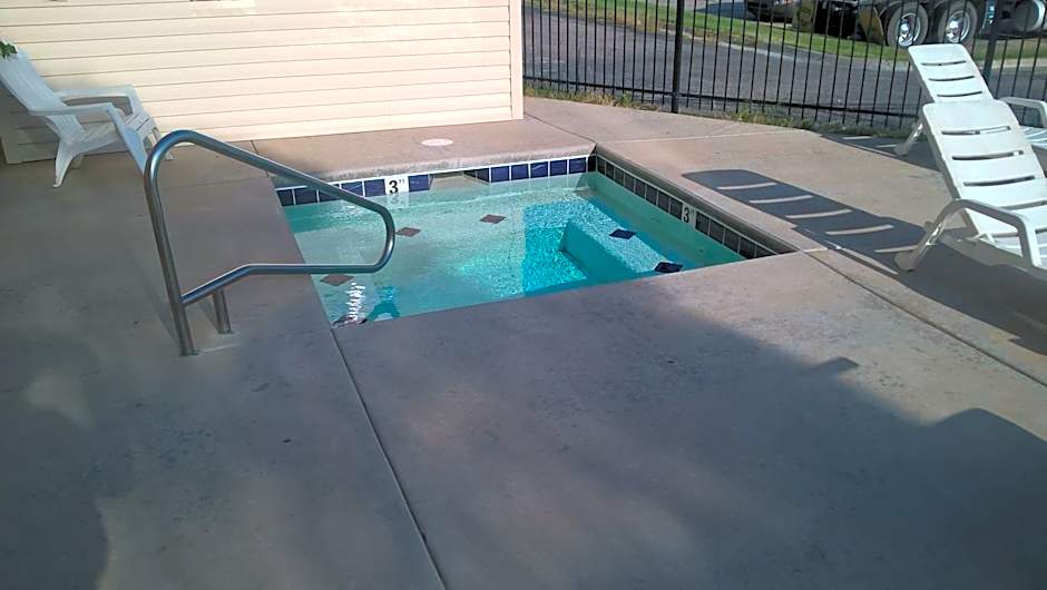 Days Inn & Suites by Wyndham Hutchinson