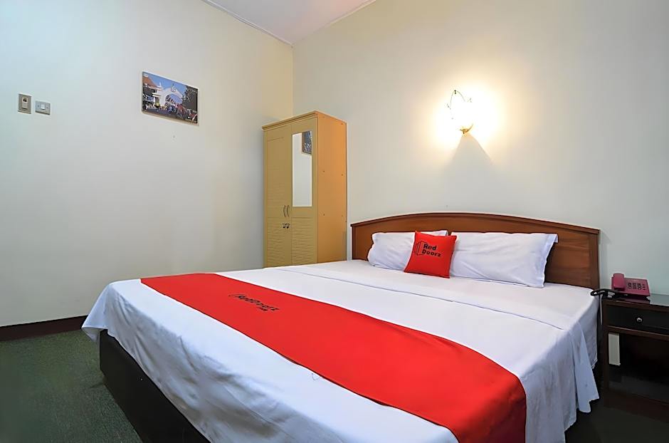 RedDoorz Plus @ Laweyan