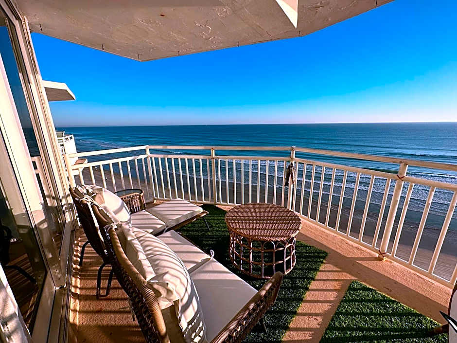 Beach Oasis 704 Lovely Daytona ocean front for 5 sleeps up to 12