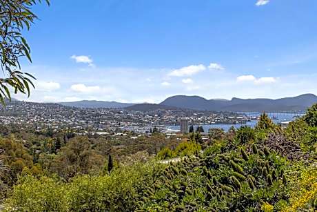 The View 2 bed unit with stunning Hobart outlook