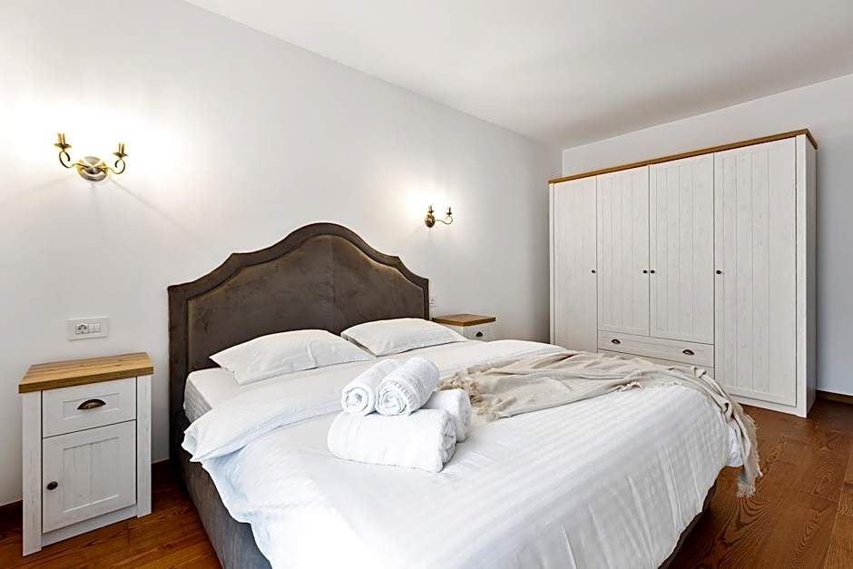 PEAK Aparthotel - Old Town - by CityHost