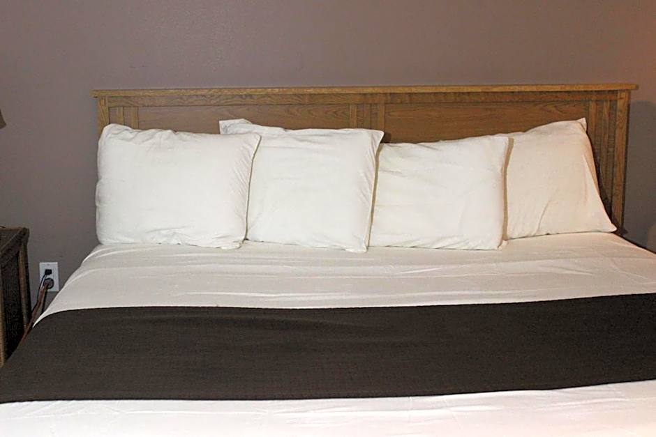 Woodland Inn & Suites