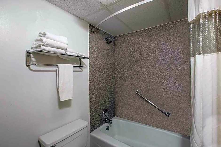 Travelodge by Wyndham Great Bend