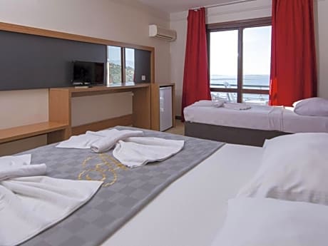 Standard Triple Room with Sea View