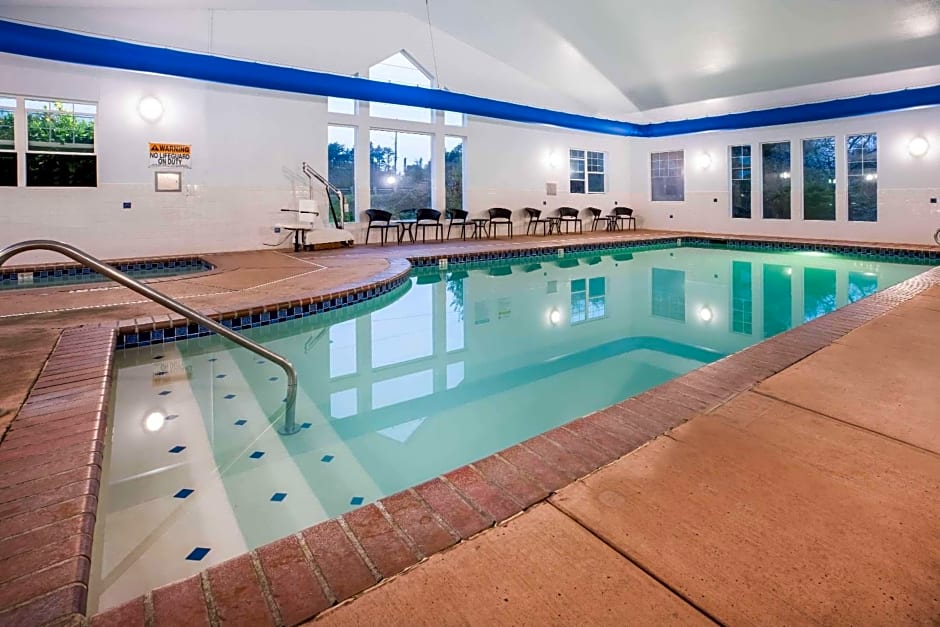 La Quinta Inn & Suites by Wyndham Newport