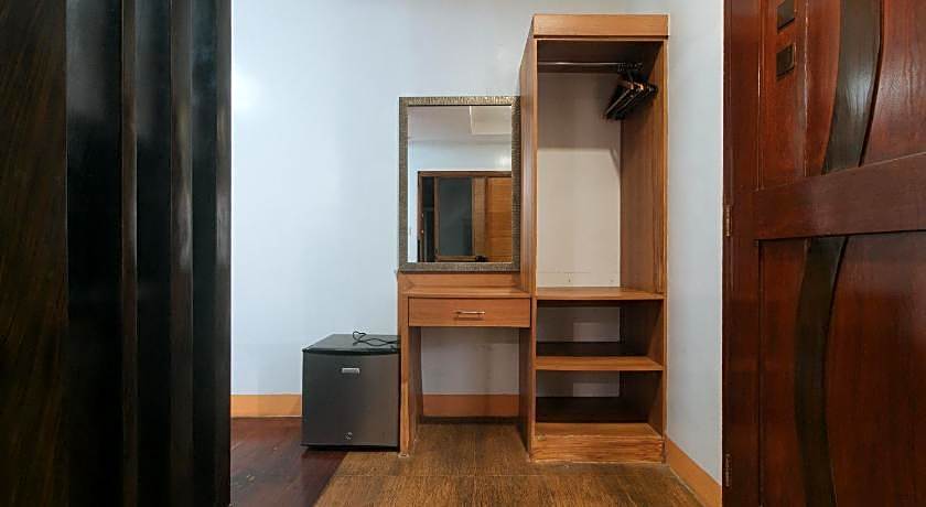 RedDoorz @ Nick Hotel Isabela