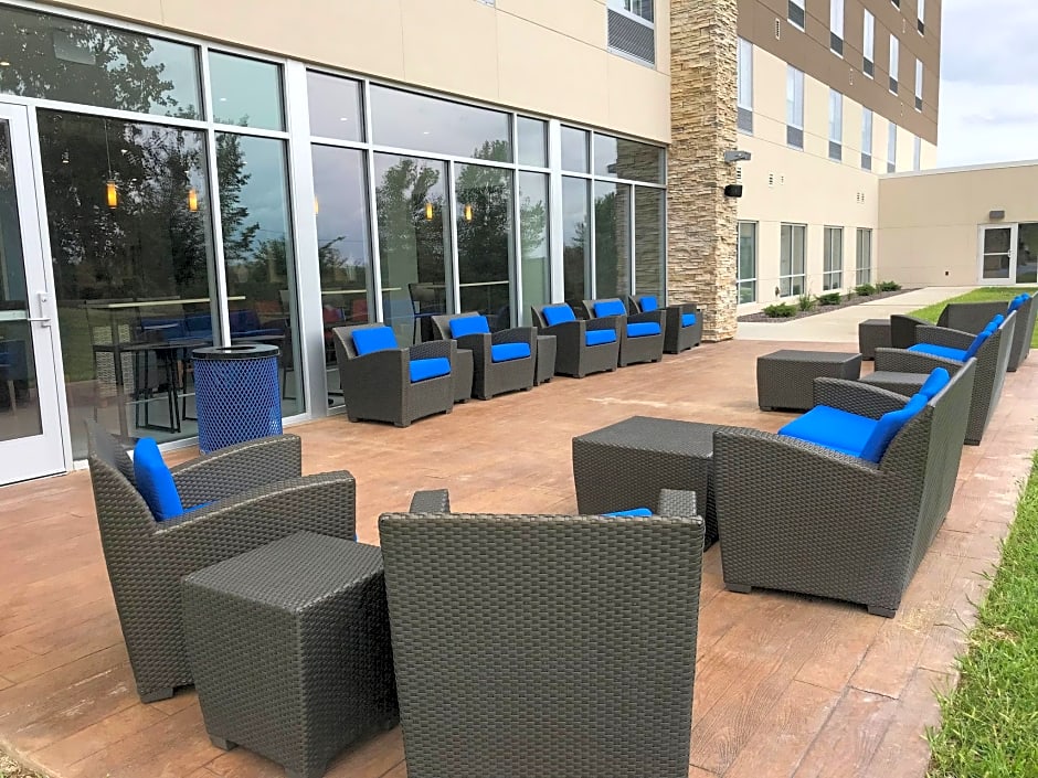 Holiday Inn Express and Suites Hannibal-Medical Center