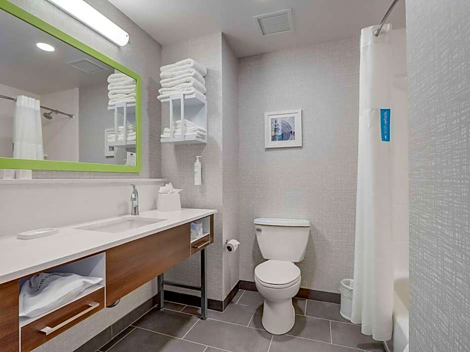 Hampton Inn & Suites Cincinnati Midtown Rookwood