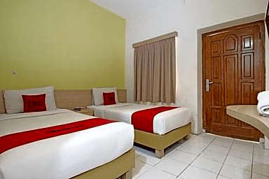 RedDoorz Plus @ Slamet Riyadi