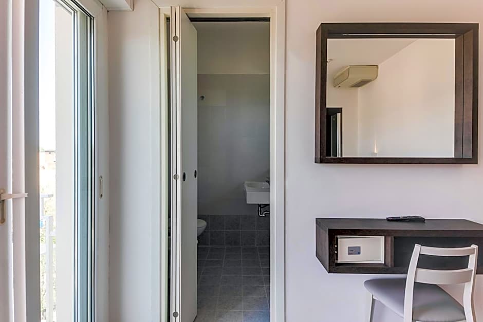 MARITTIMO Riccione - Hotel Clipper FRONTE MARE