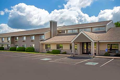 AmericInn by Wyndham Hayward