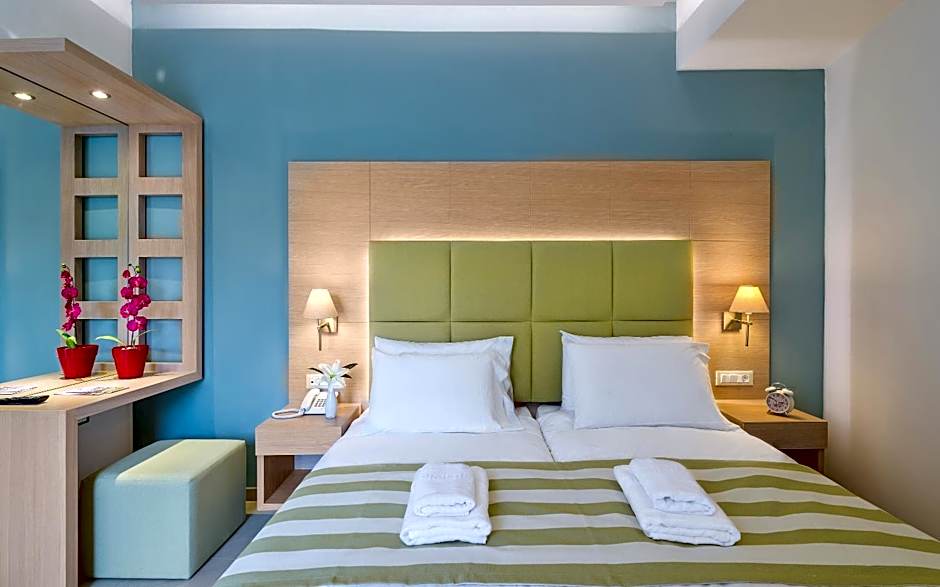 Leonidas Hotel & Apartments