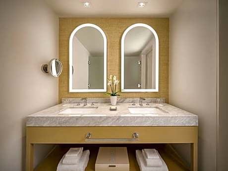 Deluxe King Room with Bay View