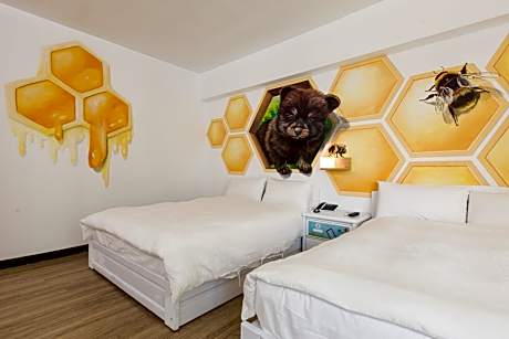 Large Twin Room (Room Selected at Check-in)