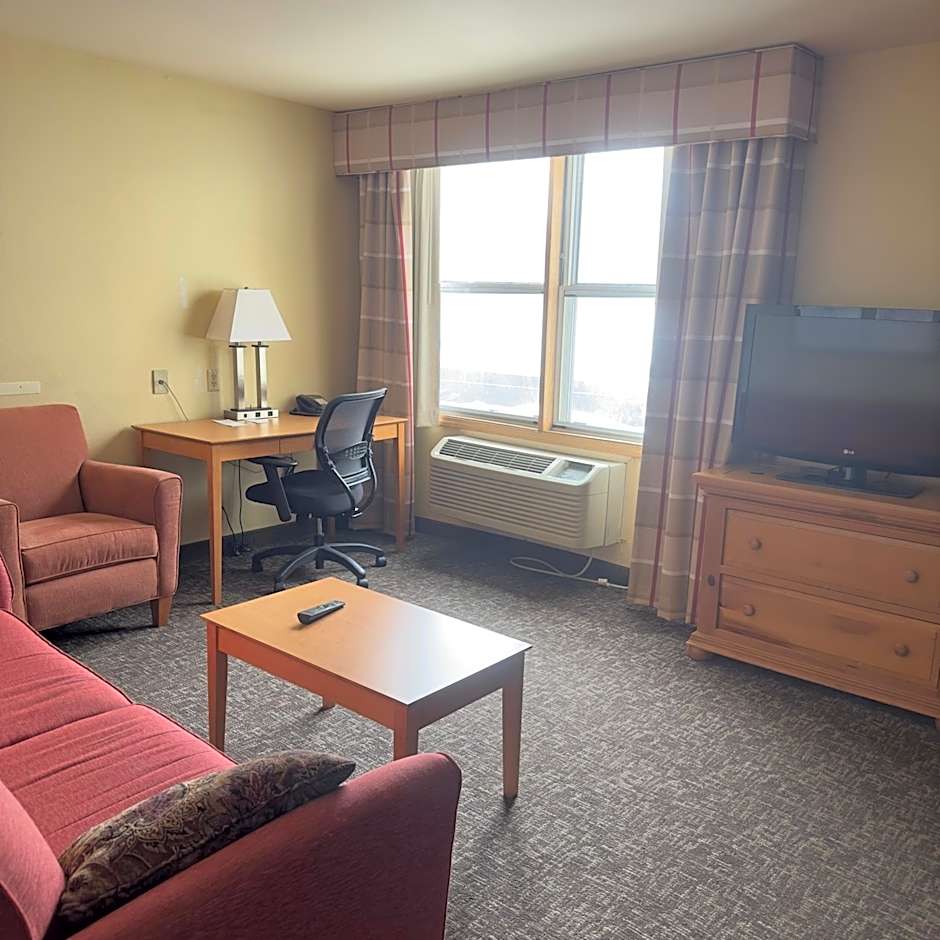 Duluth Inn & Suites Near Spirit Mountain
