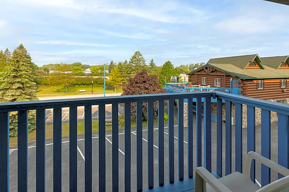 Days Inn by Wyndham Mackinaw City/Bridgeview Area