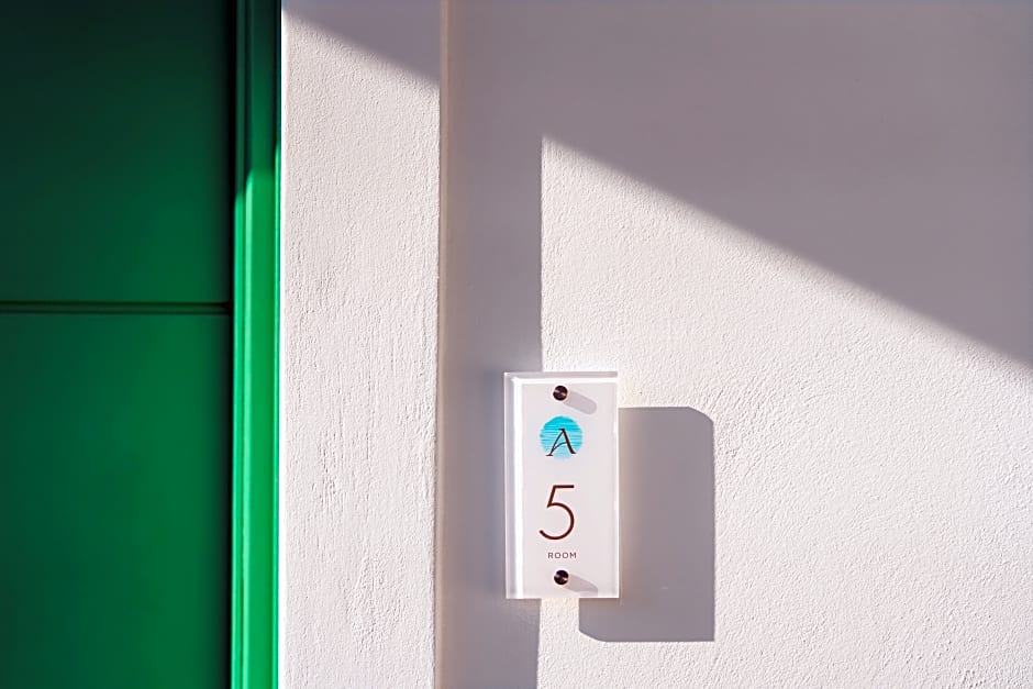 Aelia Apartments & Suites