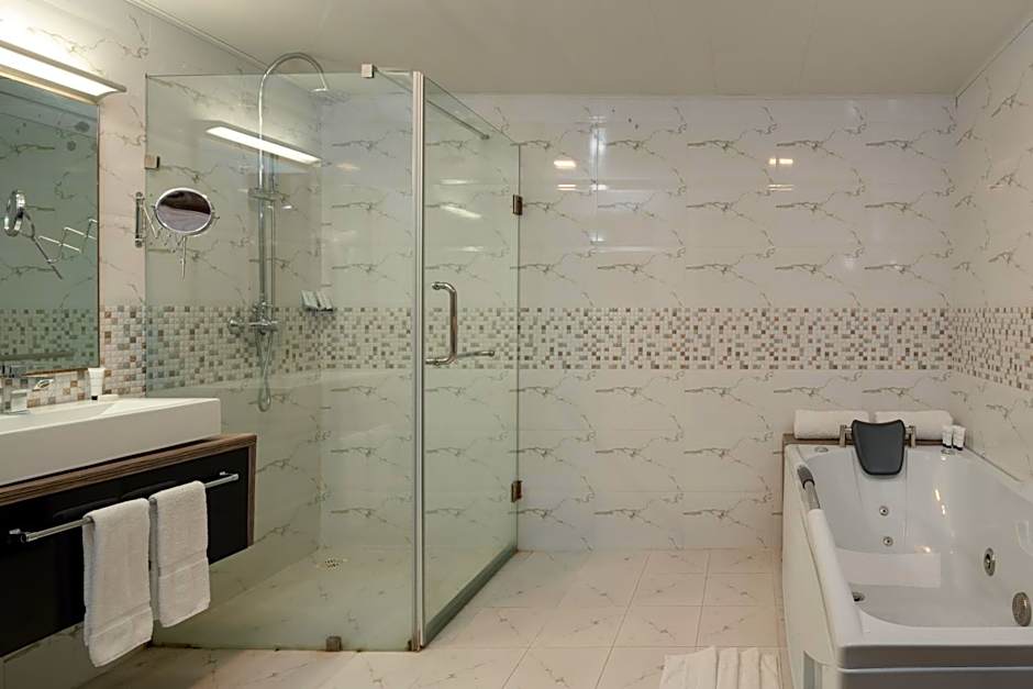 Golden Tulip Dar Es Salaam City Center Hotel