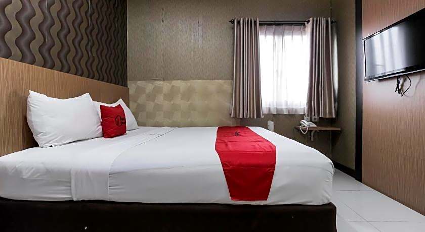 RedDoorz Plus @ Tuparev Cirebon