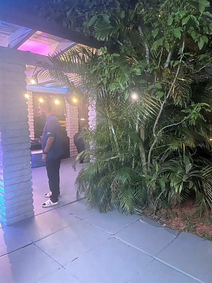 Miami Vibes "Hostel-Like" Shared Room