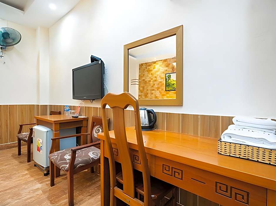 Queen Hotel Saigon Airport