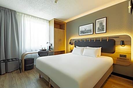 Superior Room - 1 King Bed