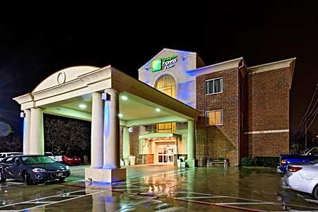 Holiday Inn Express & Suites San Antonio South By IHG