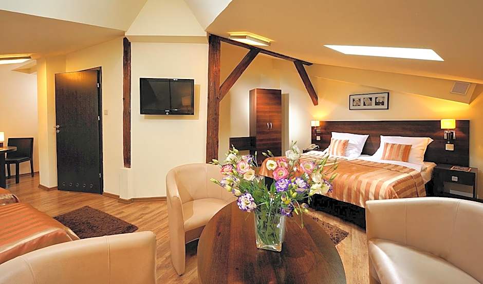 Photo 1 of 5 of Quadruple Room