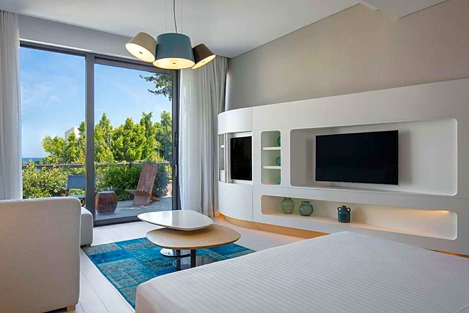 Photo 1 of 7 of Deluxe 1 King Bed, Accessible, Partial Sea View